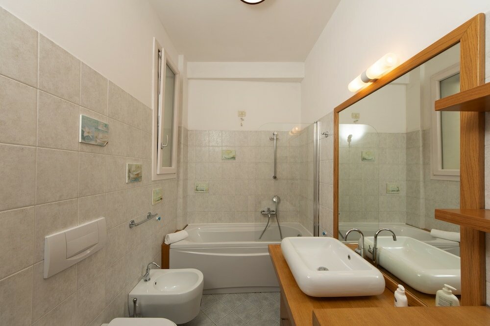 Фото HouSmart Sant'Isaia 67-2