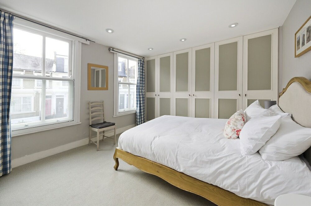 Фото Fulham 4-bed House & Garden Near Tube