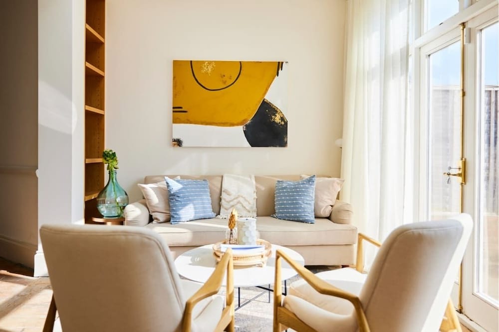 Фото The Barnet Escape - Exquisite 4bdr House With Garden + Patio