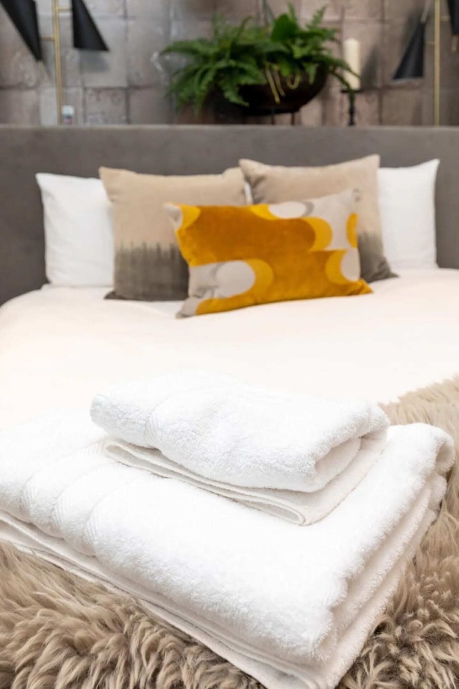 Фото Luxurious 2 Bedroon Flat in the Heart of London