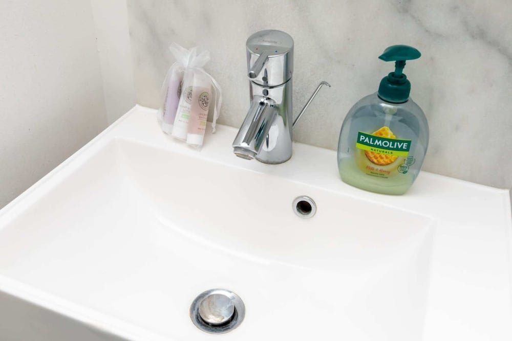 Фото Dazzling Top Floor 1bedroom Flat - Earl's Court!