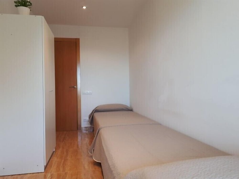 Фото Chalet con piscina y vistas a 10min de la playa de Blanes