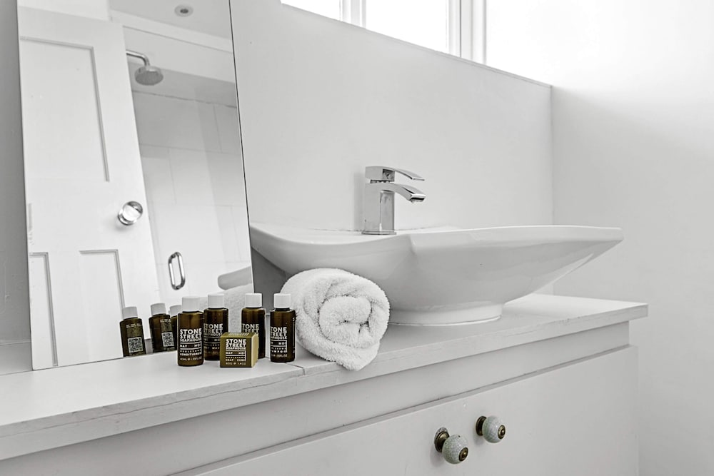 Фото 1-bed London Bliss: Putney Gem