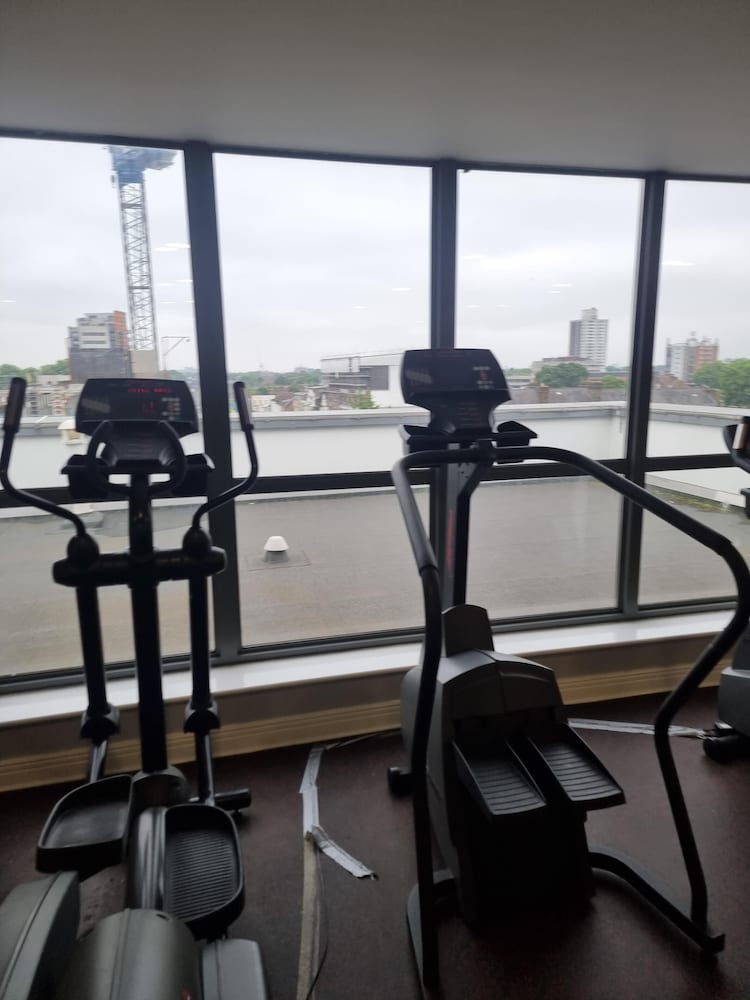 Фото London City Stays - Modern 2 Bedroom Apartment With Free Parking And Gym Access