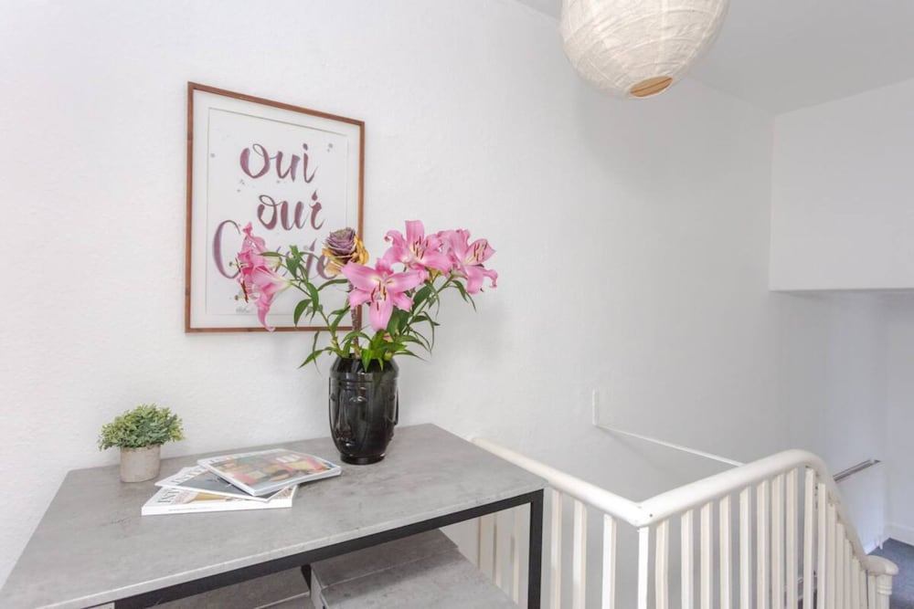 Фото Quiet 2 Bedroom Flat in Peckham Rye