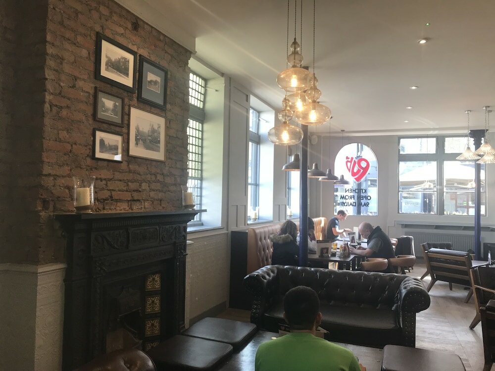 Фото PubLove  The Crown Battersea