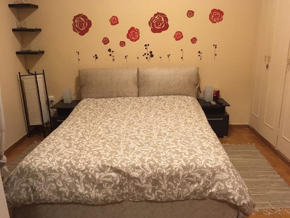 Фото Charming Cozy Apartment in Athens - Park view