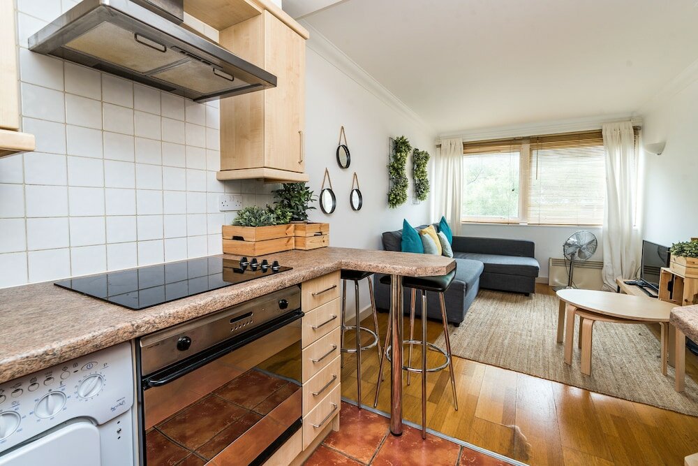 Фото King Regents Place by Allô Housing