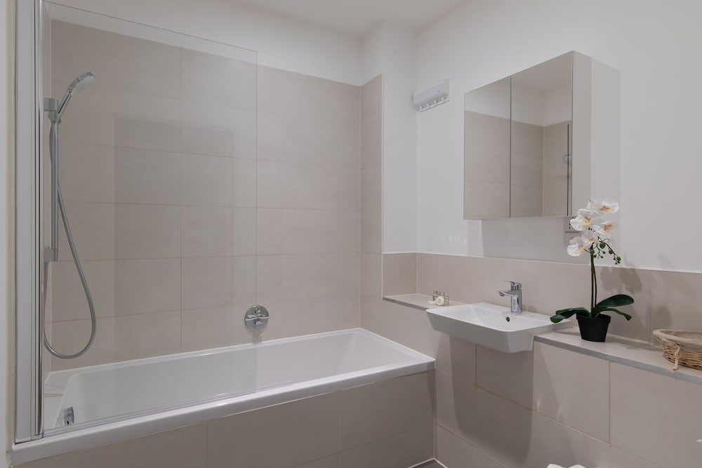 Фото Home. ly London Luxury Apartment Camden