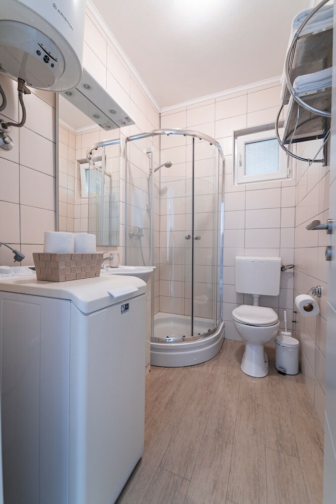 Фото Studio Apartment with garden