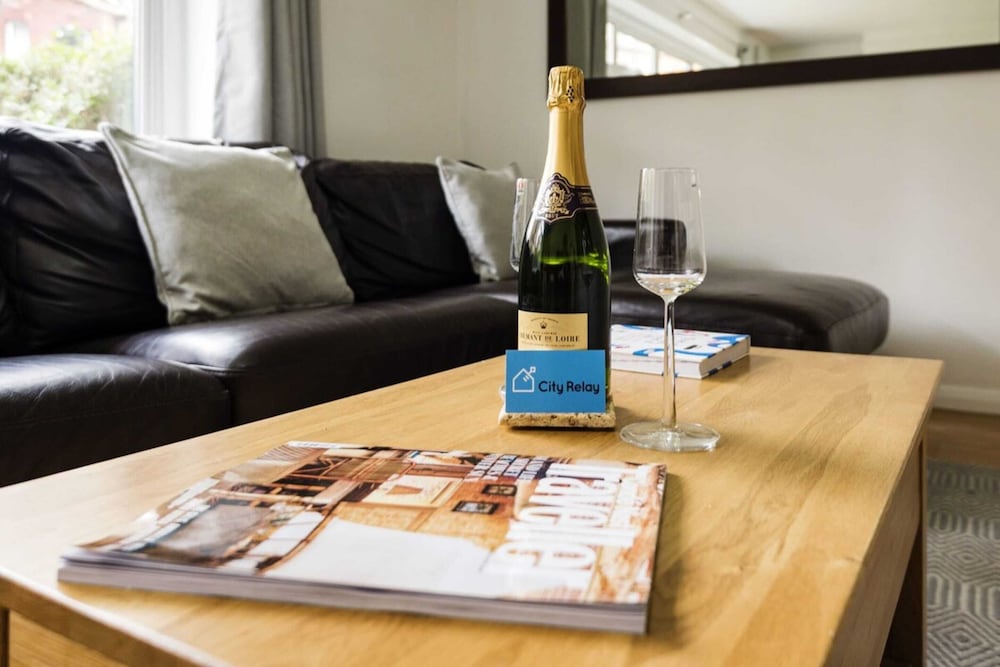 Фото Bright and Spacious Philbeach Garden Apartment