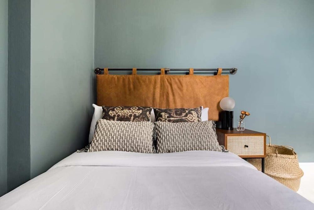 Фото The Kensington And Chelsea Classic - Glamorous 2bdr Flat