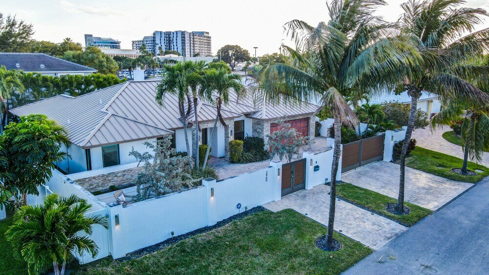 Фото Lynora's Luxe Estate Modern Design