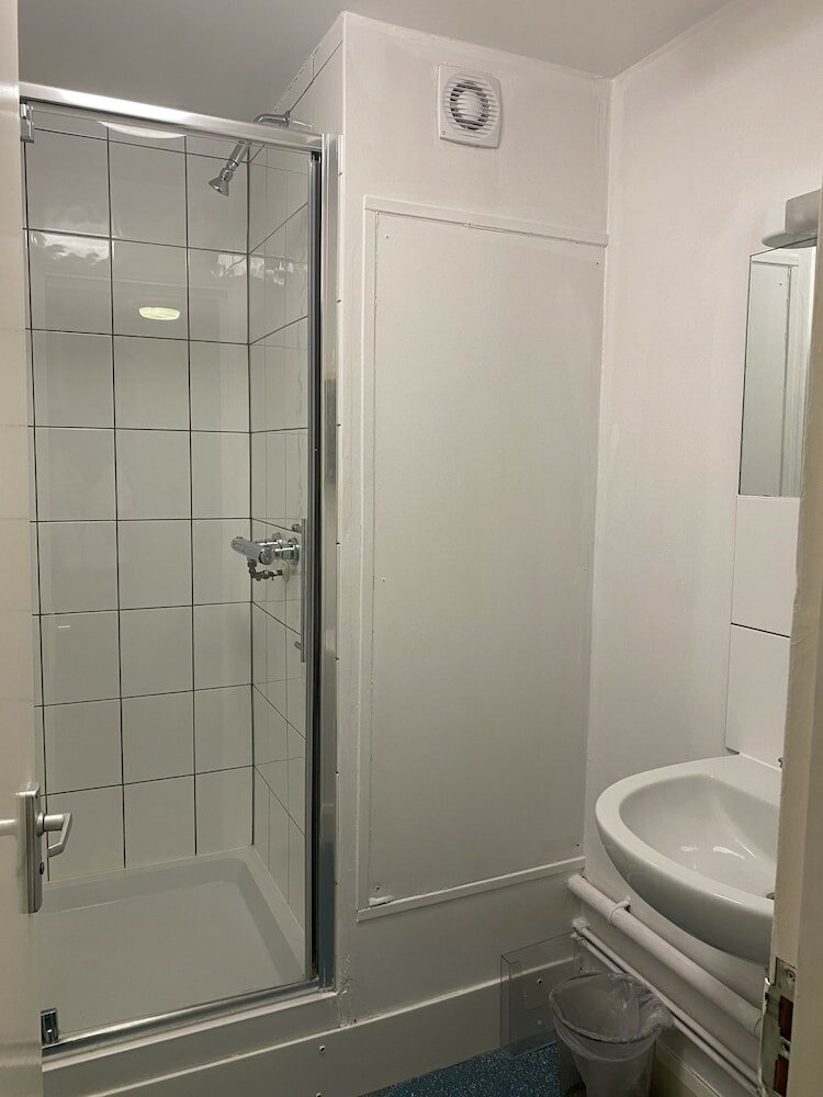 Фото Rooms for Students Only Cricklewood Lane