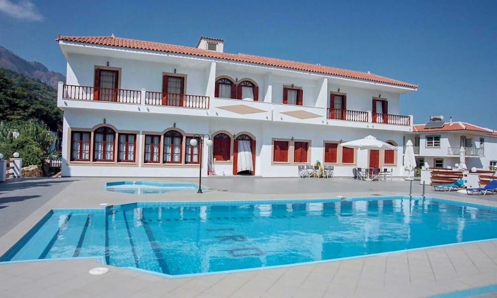 Фото отеля 1