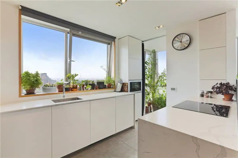 Фото Sleek 2bd Flat W/views of The Shard - Shadwell!