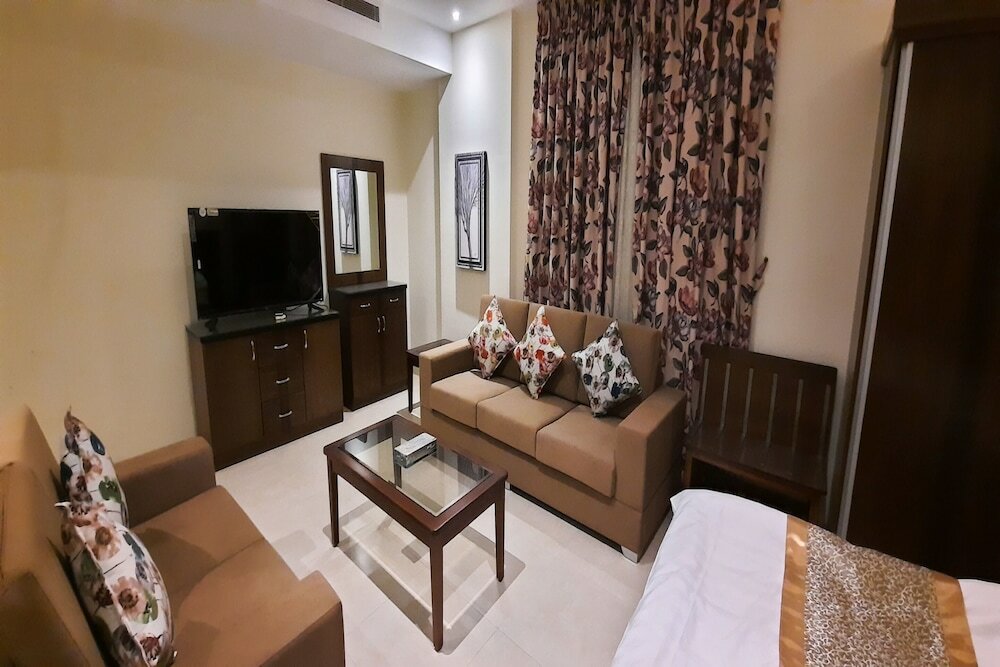 Фото The Blue Rose Hotel - الورده الزرقاء للوحدات السكنيه