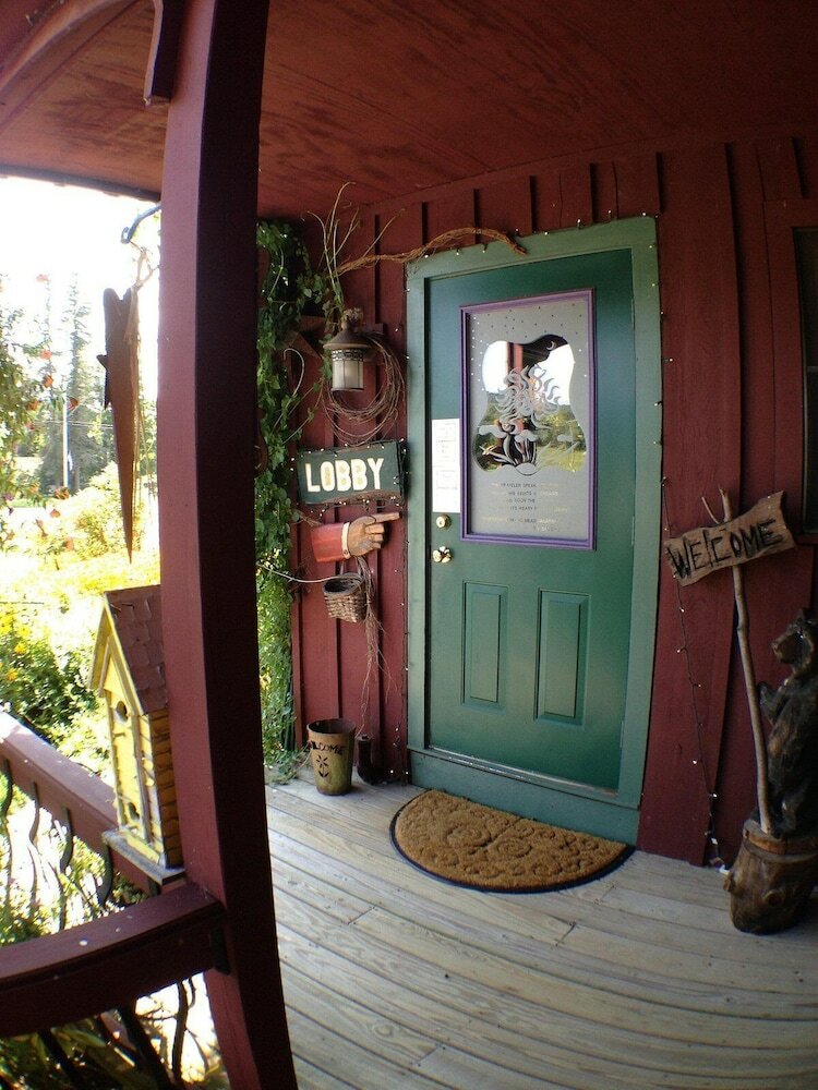 Фото The Meadowlark Inn