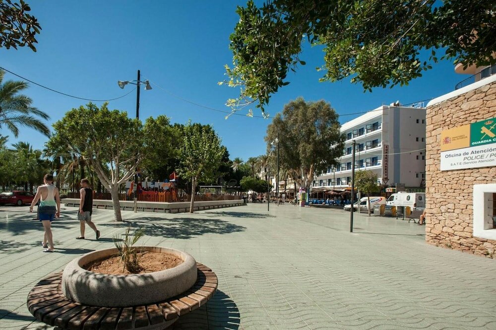 Фото The Red Hotel by Ibiza Feeling 