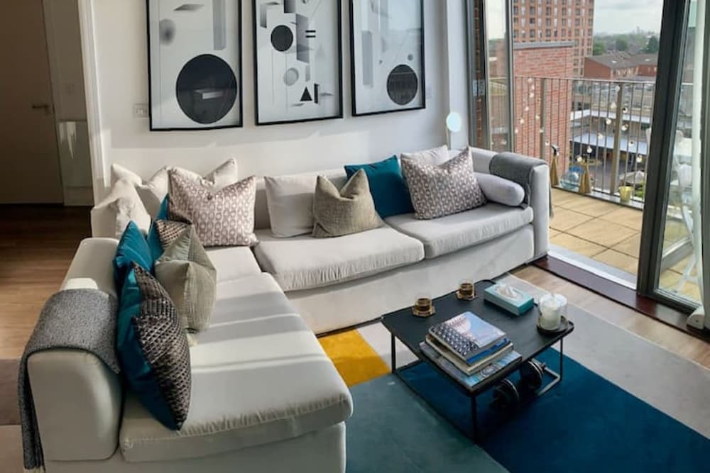 Фото Stylish and Chic 1 Bedroom Apartment in Canning Town