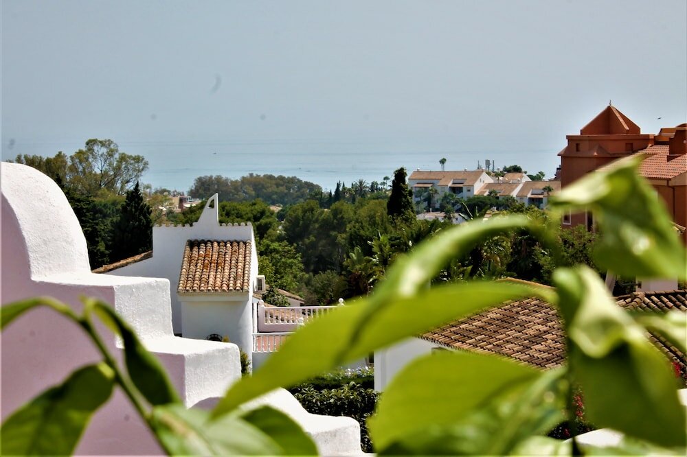 Фото Rootop Villa - Chalet EN Cabo Pino con vistas al mar, jardines y piscina