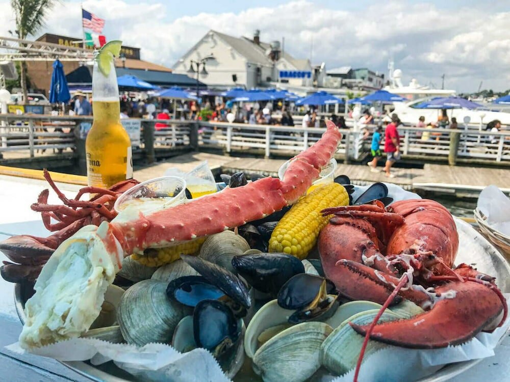 Фото Yachtsman's Cove with 3-Levels