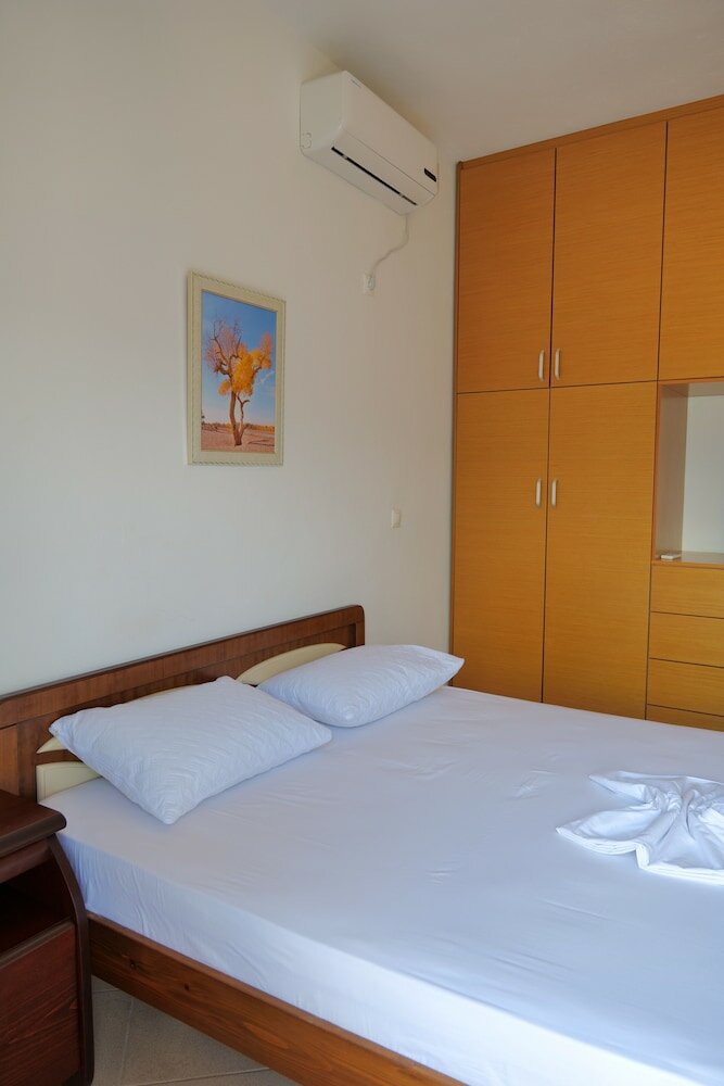 Фото Pellumb Apartments