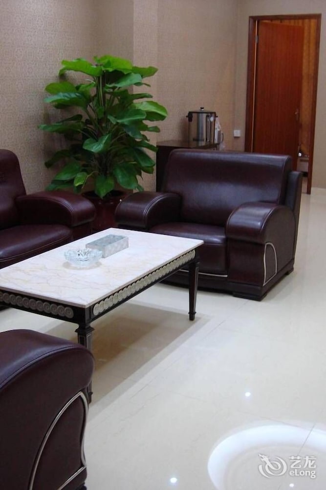 Фото Huaweida Hotel