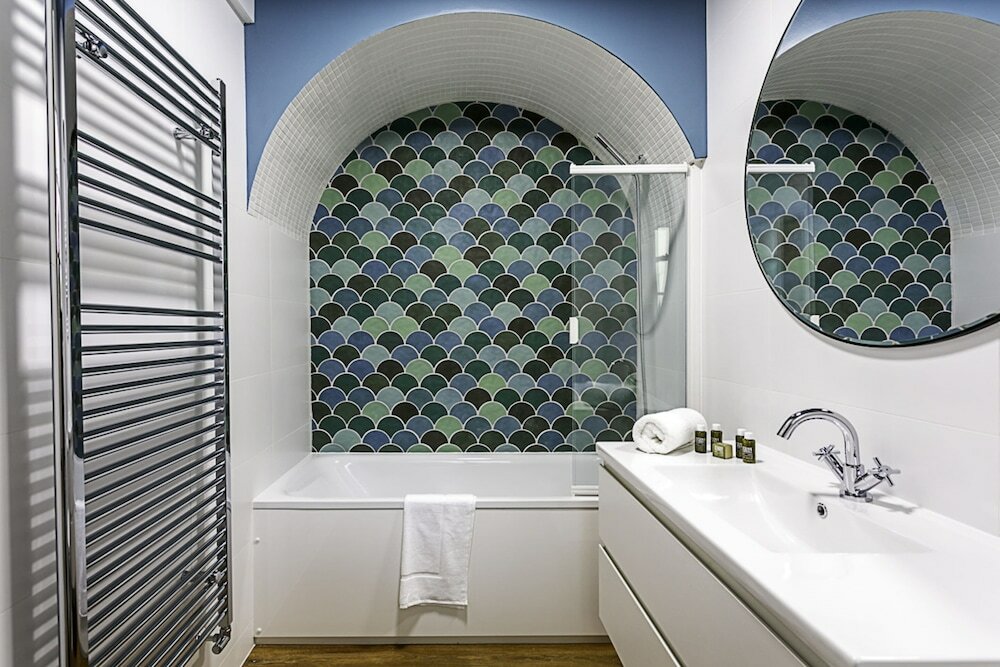 Фото Highgate Haven: A Beautiful Apartment