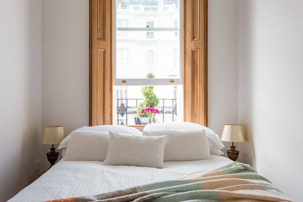 Фото Bright and Beautiful 2 Bed Flat Near Hyde Park