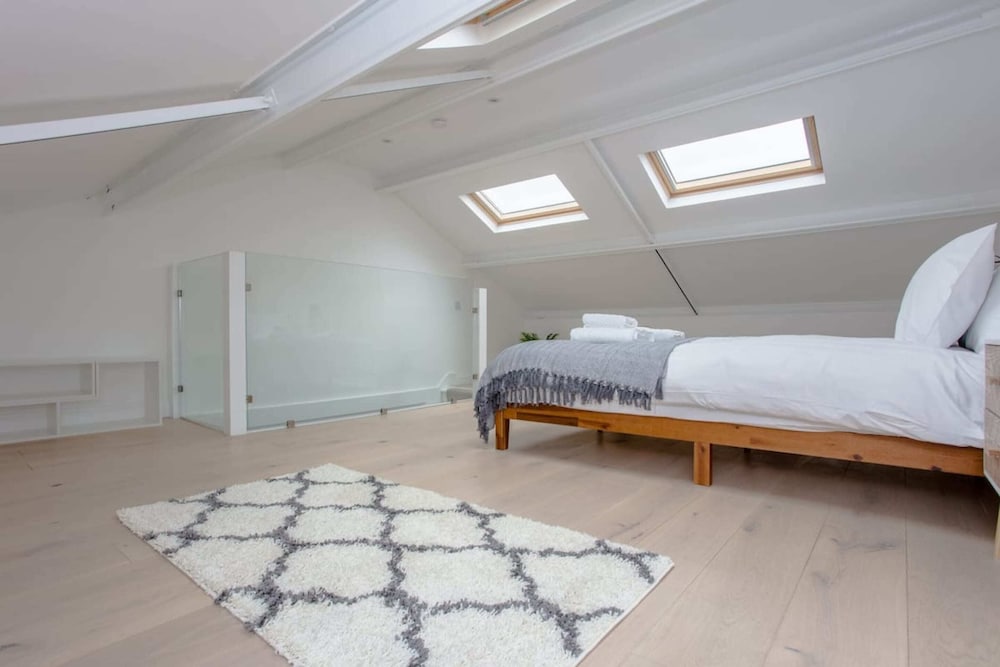 Фото Spacious 3 Bedroom Apartment With Large Balcony