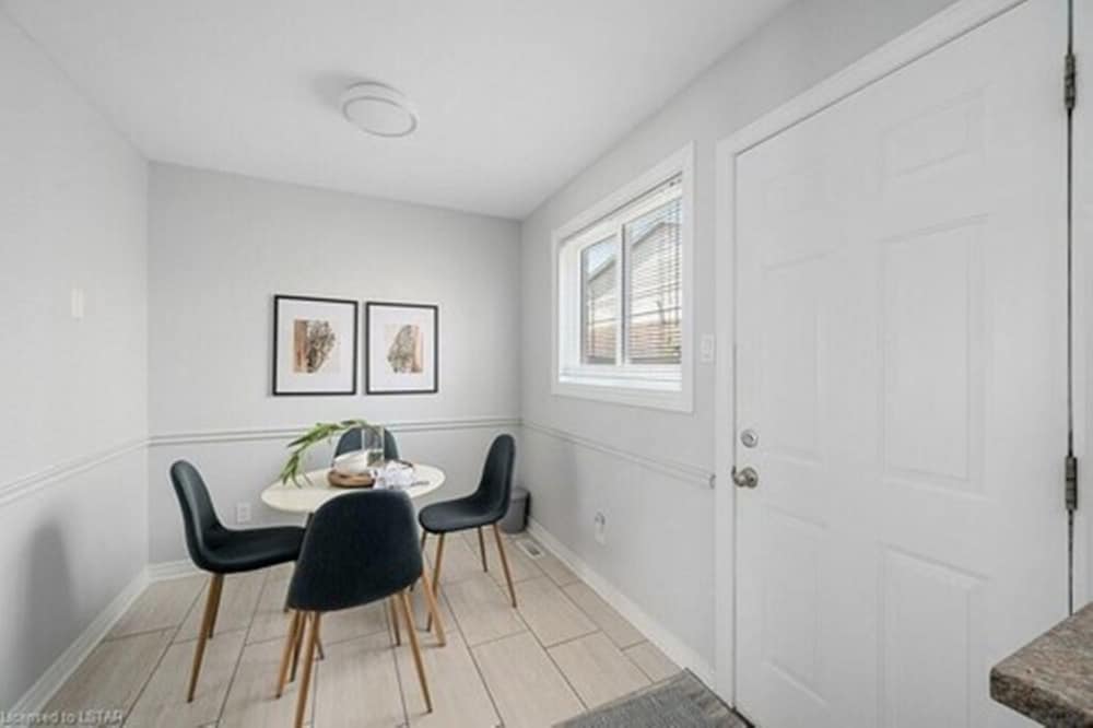 Фото Globalstay. Elegant 3 Bedroom Townhouse in London