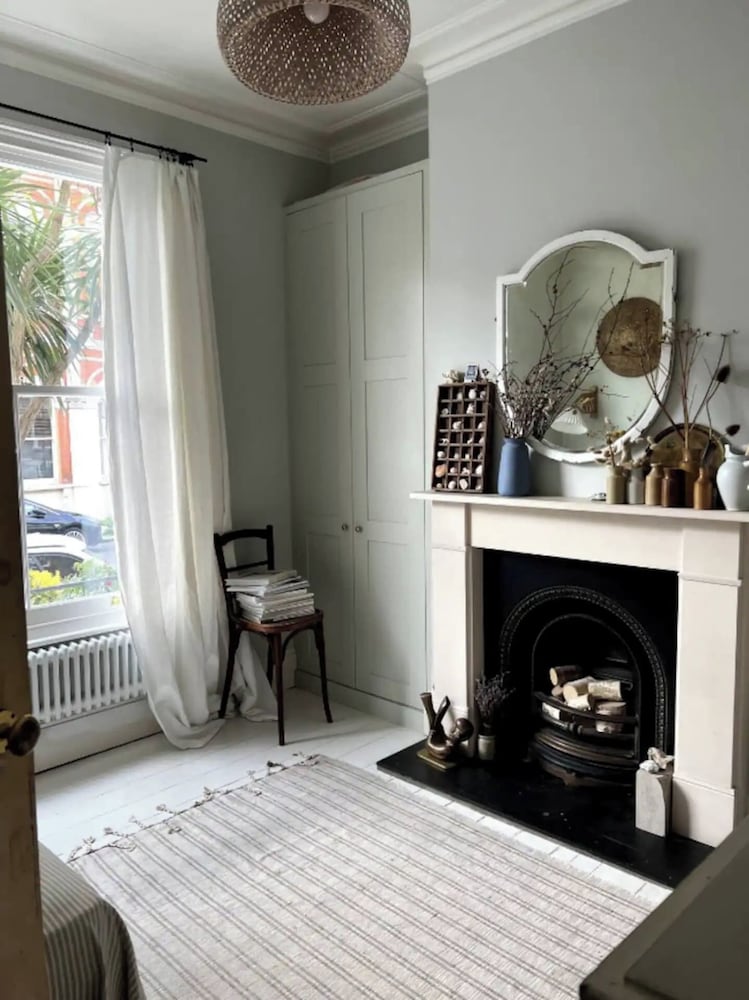 Фото Lovely 3bd Victorian Townhouse W/garden - Brixton!