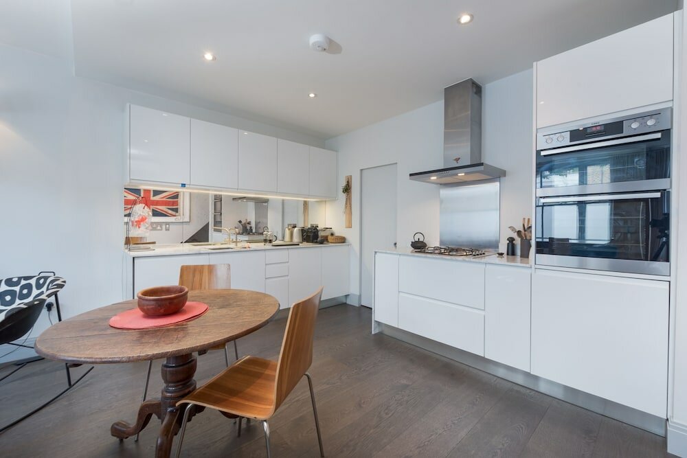 Фото Classic Hammersmith Home by Ravenscourt Park by Underthedoormat