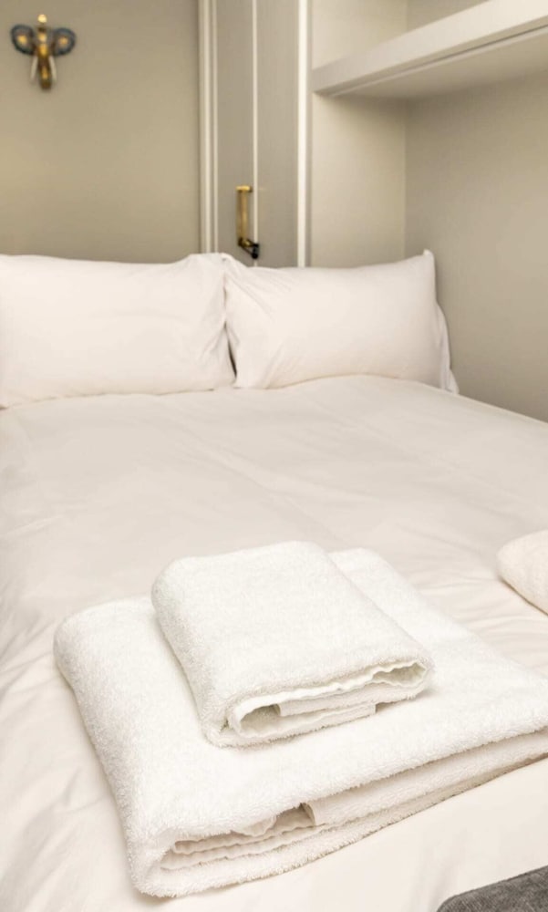 Фото Dazzling Top Floor 1bedroom Flat - Earl's Court!