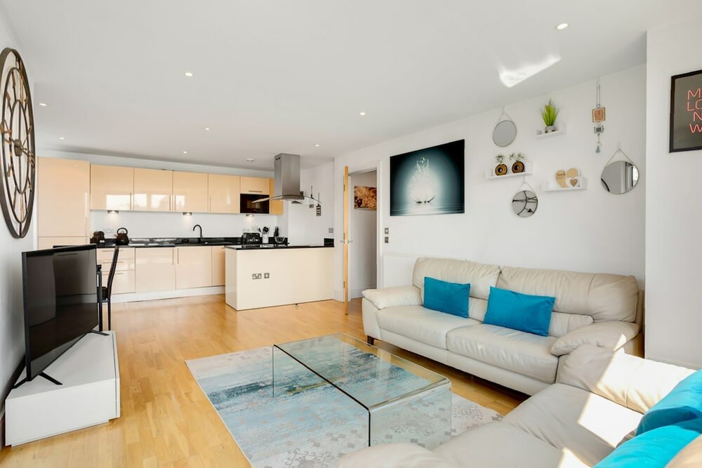Фото Panoramic London: 3-bed City Oasis