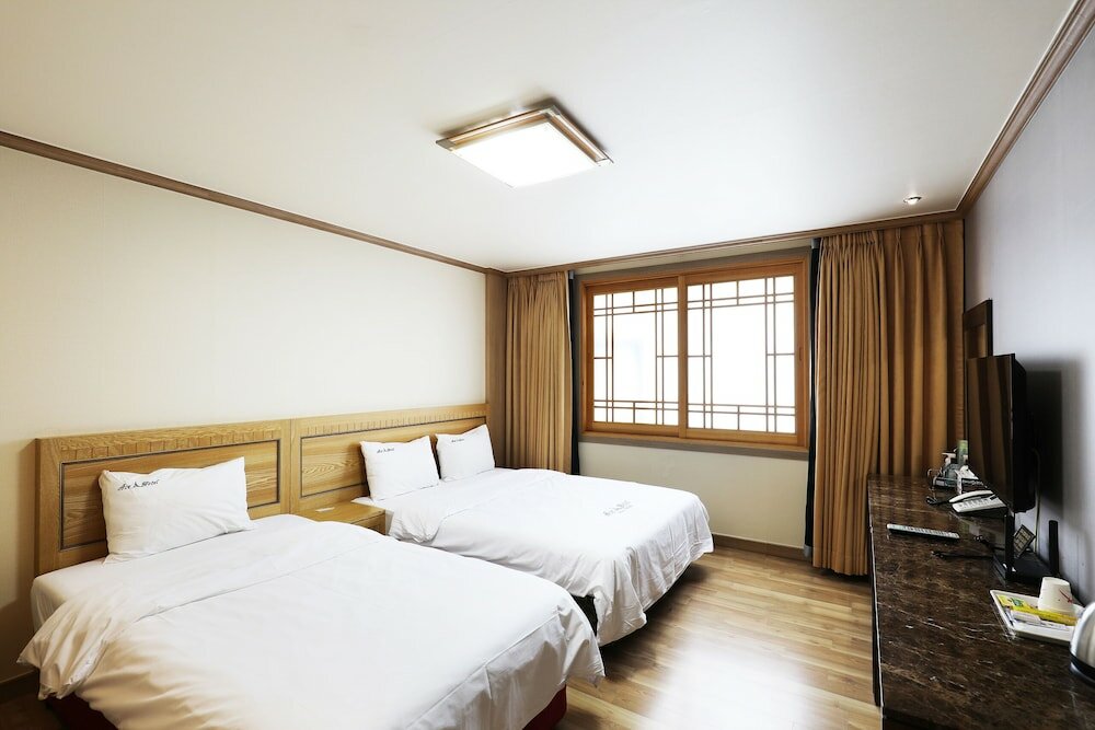 Фото Ace Family Hotel