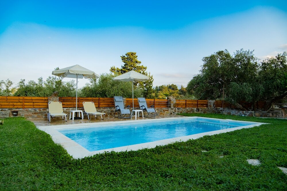 Фото Traditional Villa in Fres