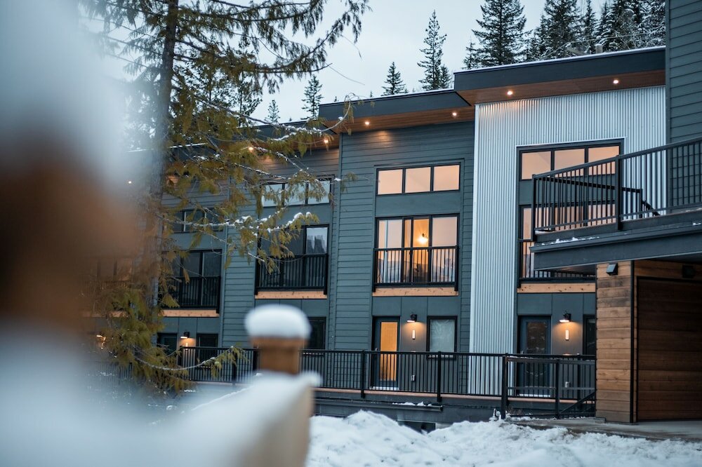 Фото Basecamp Resorts Revelstoke