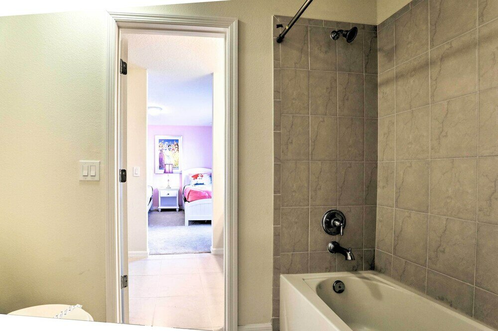 Фото Upscale Kissimmee Retreat