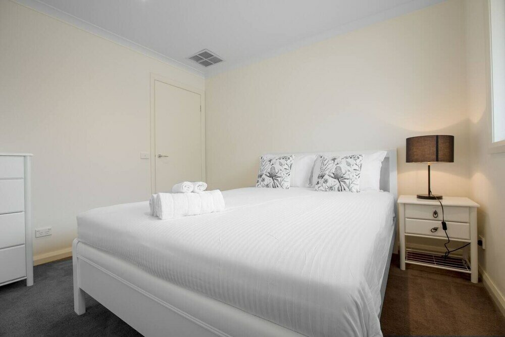 Фото Superb Luxe 5br House@point Cook Near Lake