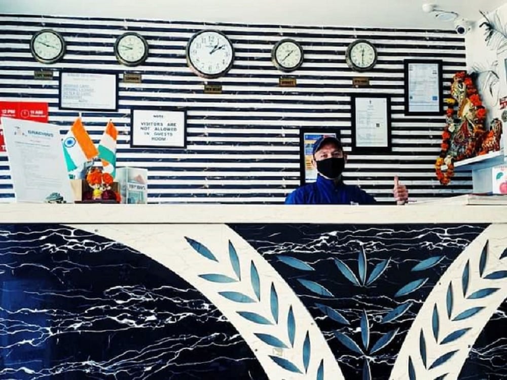 Фото Gracious by Vishesh Hotels & Home Stay