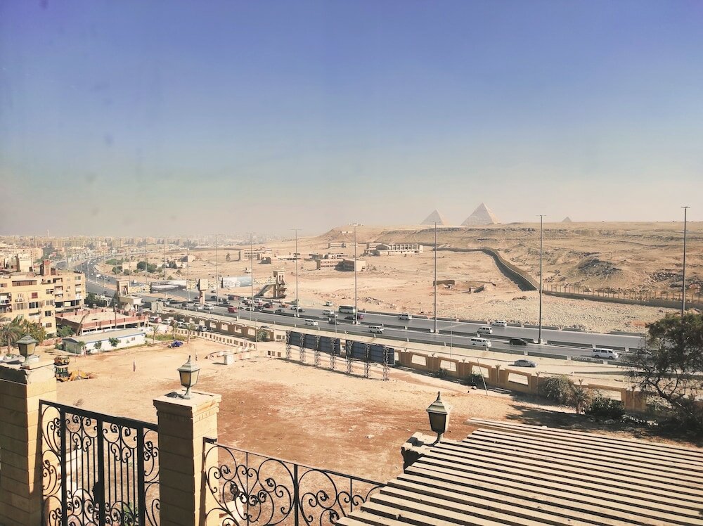 Фото Pyramids House