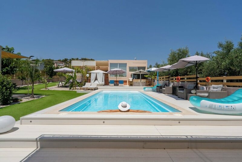 Гостиница Modular Bungalows With Heated Pool Artemis Greece