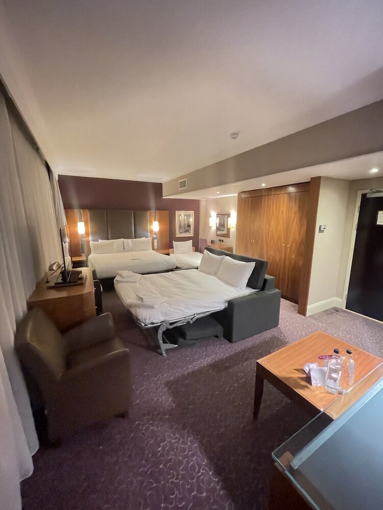 Фото Crowne Plaza London - Ealing