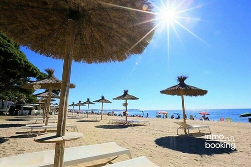 Гостиница InmoBooking Pins II, Climatizado, 120m de la playa в Камбрильсе