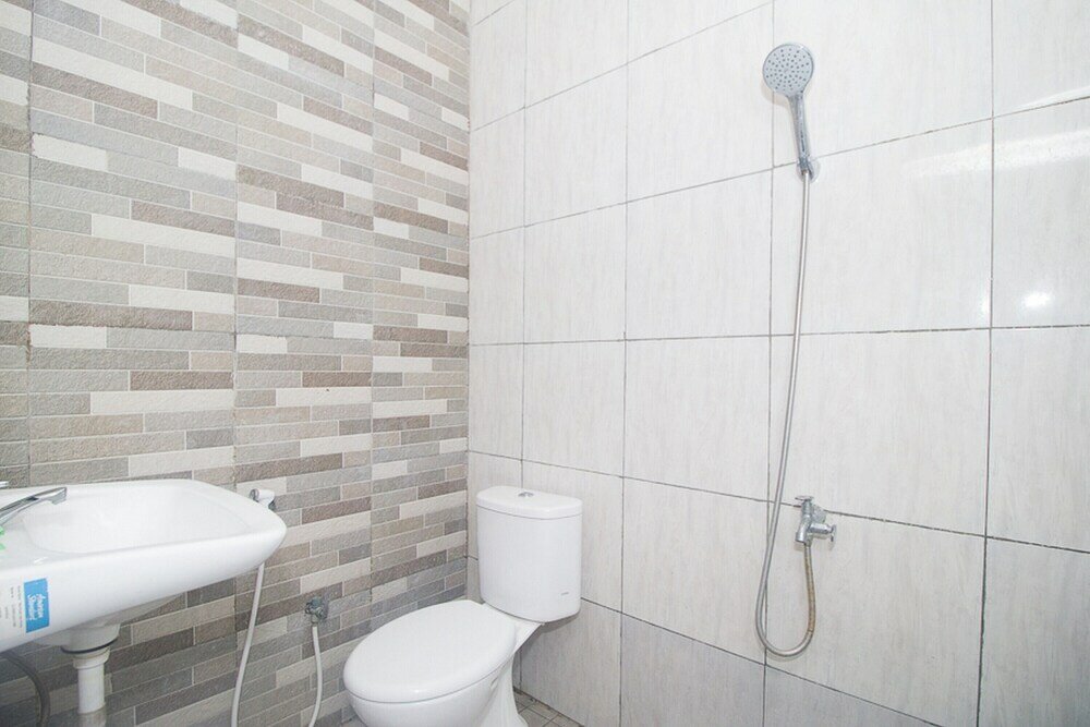 Фото RedDoorz Plus Syariah near Alun Alun Sampang