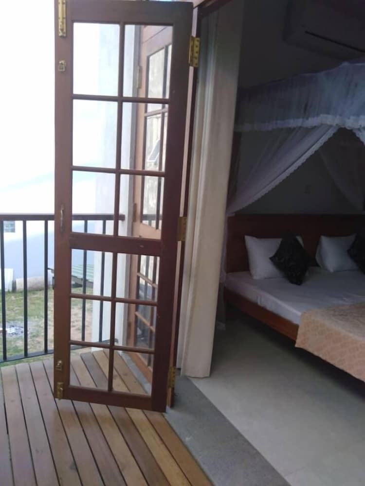 Фото Niluka Stay Home