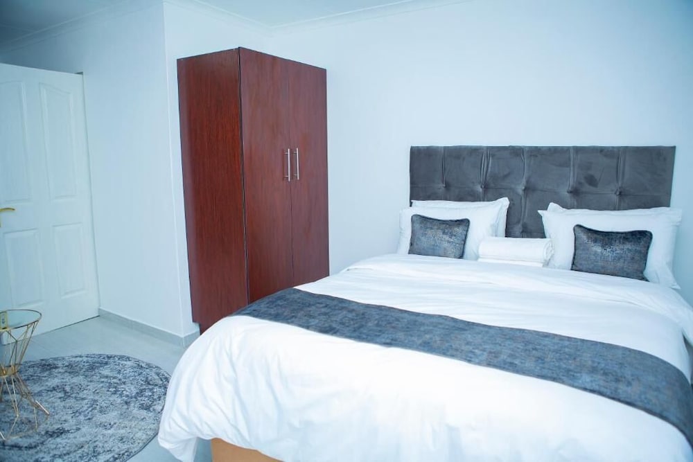 Фото Platinum Eagle Guest House