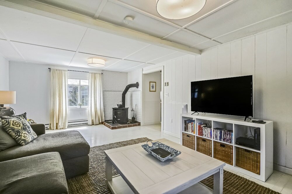 Фото Oak Bluffs 3-Bed Cottage, Walk to Town